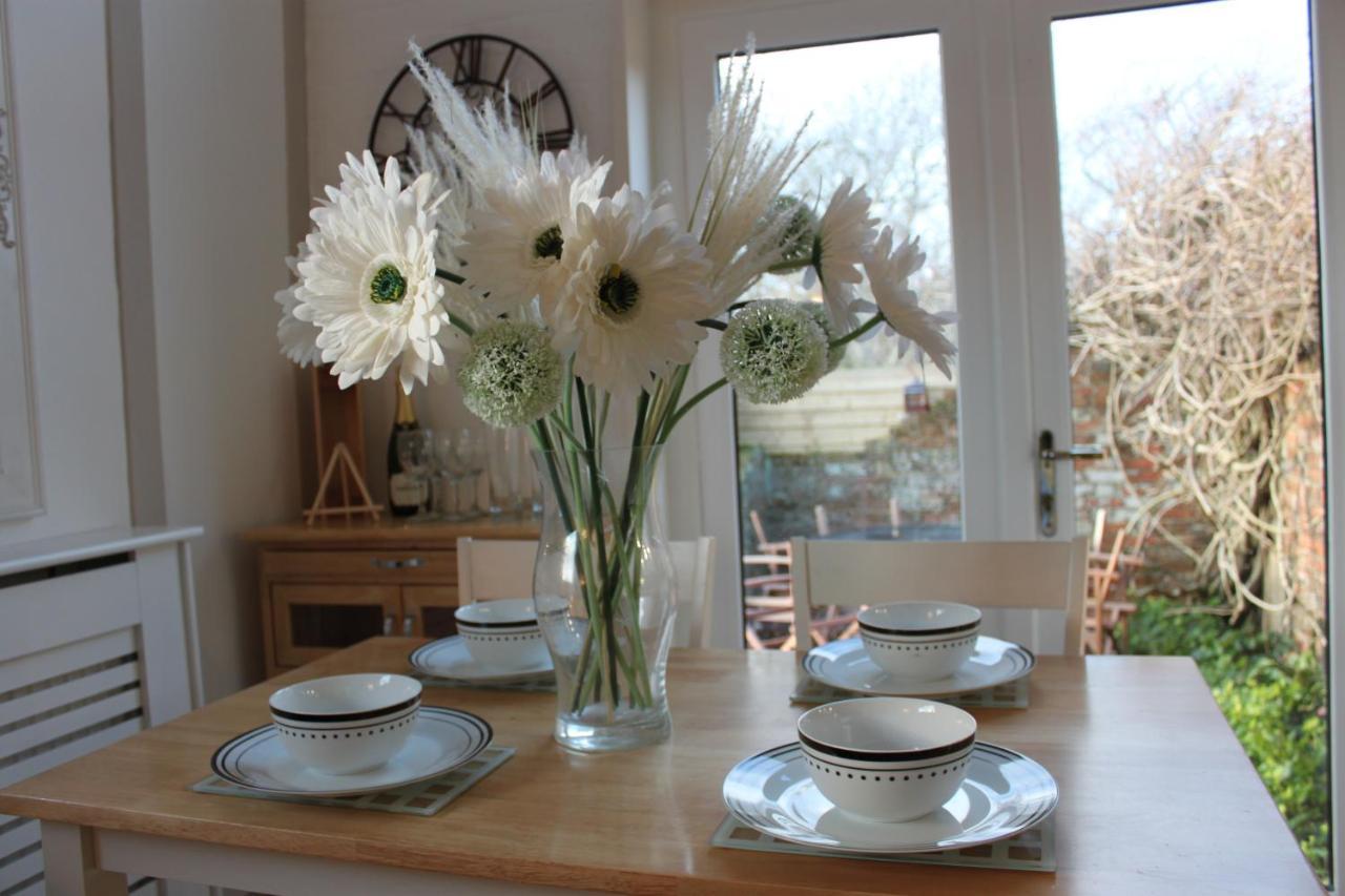 Beautiful Barn Conversion, 3 Bed, Hot Tub, Sauna, Gym, Enclosed Garden Райд Екстер'єр фото