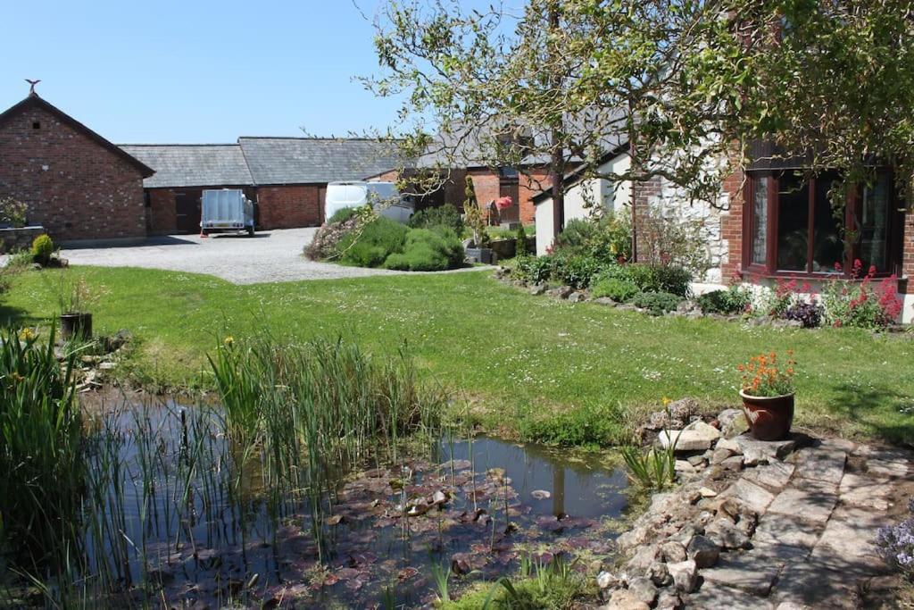 Beautiful Barn Conversion, 3 Bed, Hot Tub, Sauna, Gym, Enclosed Garden Райд Екстер'єр фото