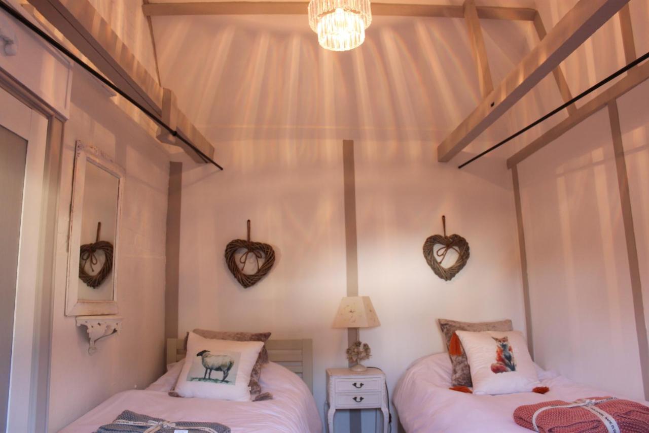 Beautiful Barn Conversion, 3 Bed, Hot Tub, Sauna, Gym, Enclosed Garden Райд Екстер'єр фото